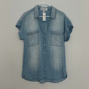 Anthropologie Cloth and Stone Denim Chambray Distressed Button Down Shirt Size M